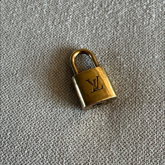 Authentic Louis Vuitton Lock #317, without key - Picture 2 of 3